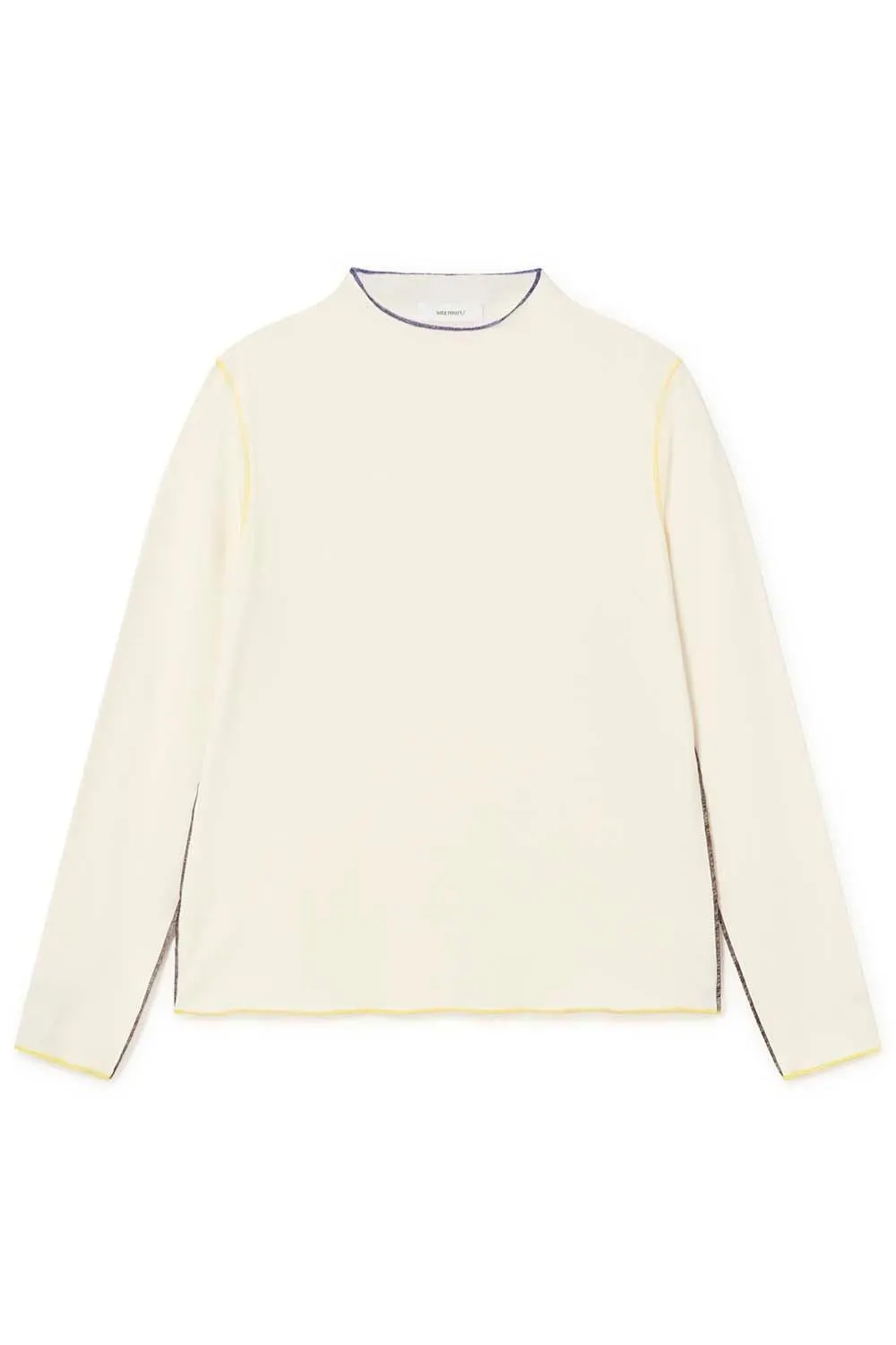 Camiseta cuello perkins con acabados overlock