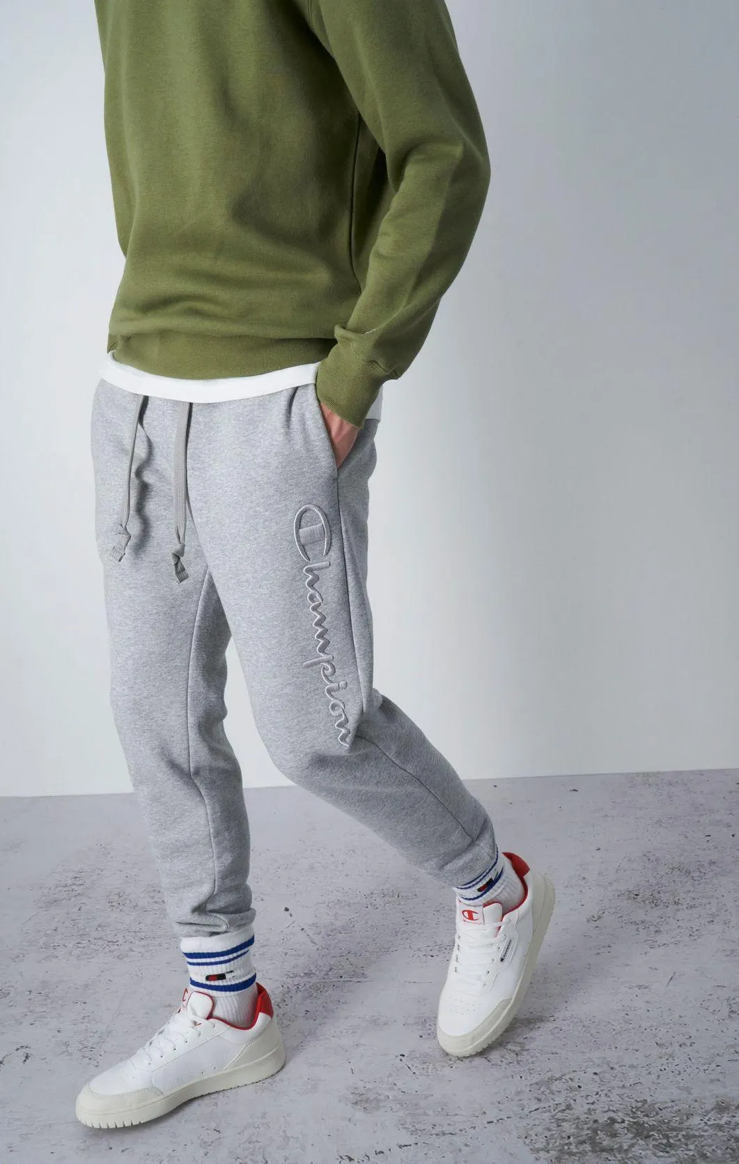 Light Grey Joggers de felpa perchada con bordado en tono a juego en la pernera
