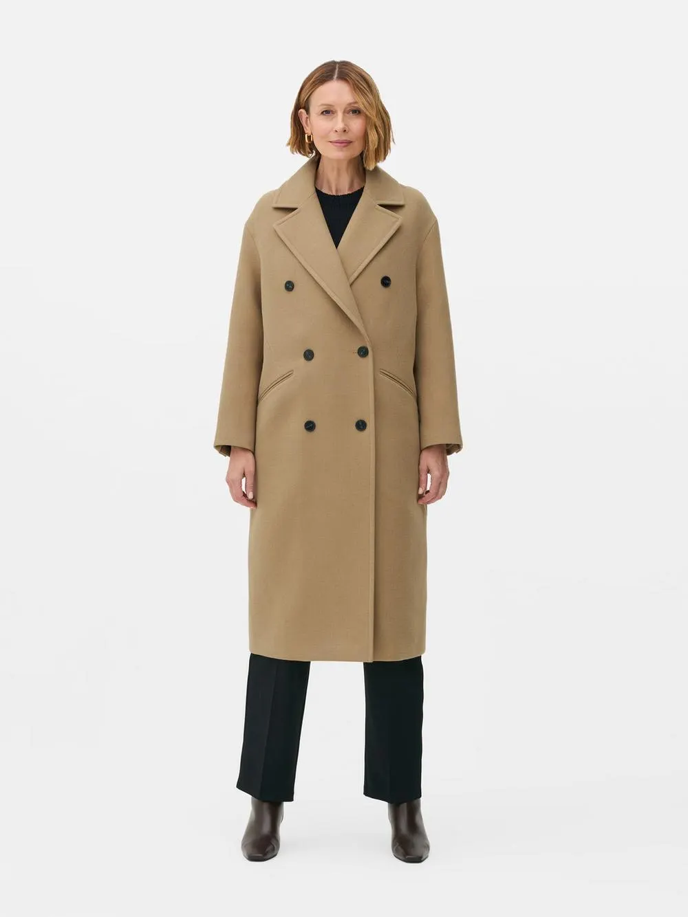 Cappotto doppiopetto di media lunghezza