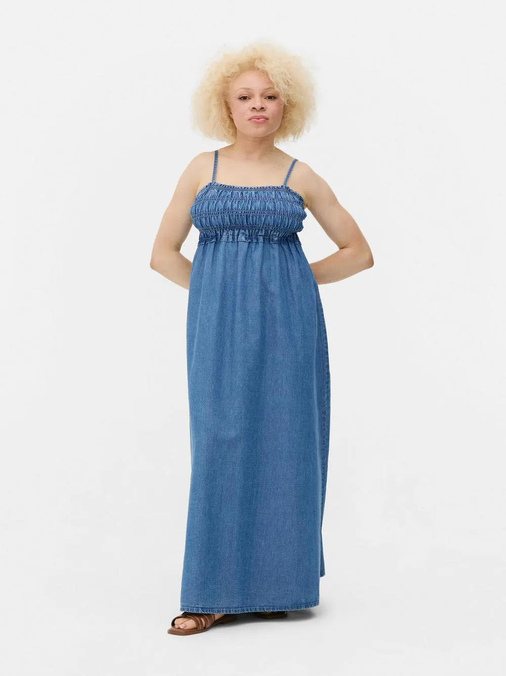 Maxikleid mit gesmokter Brustpartie