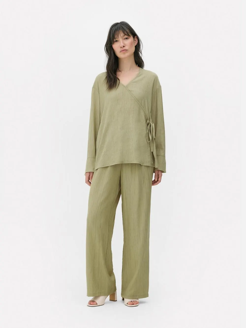 Blusa envolvente de textura fruncida