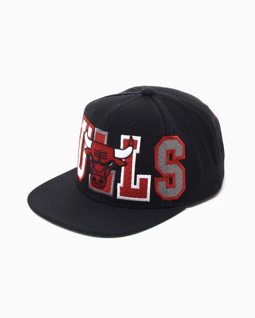 Mitchell & Ness NBA Varsity Bust Chicago Bulls Unisex Snapback Cap