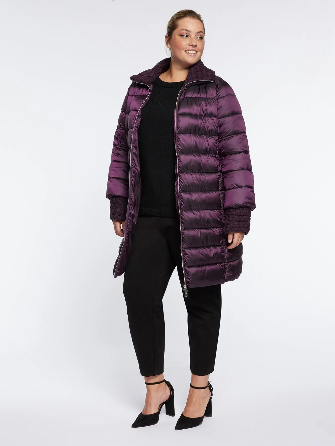 Plumífero con bordes en punto de ochos