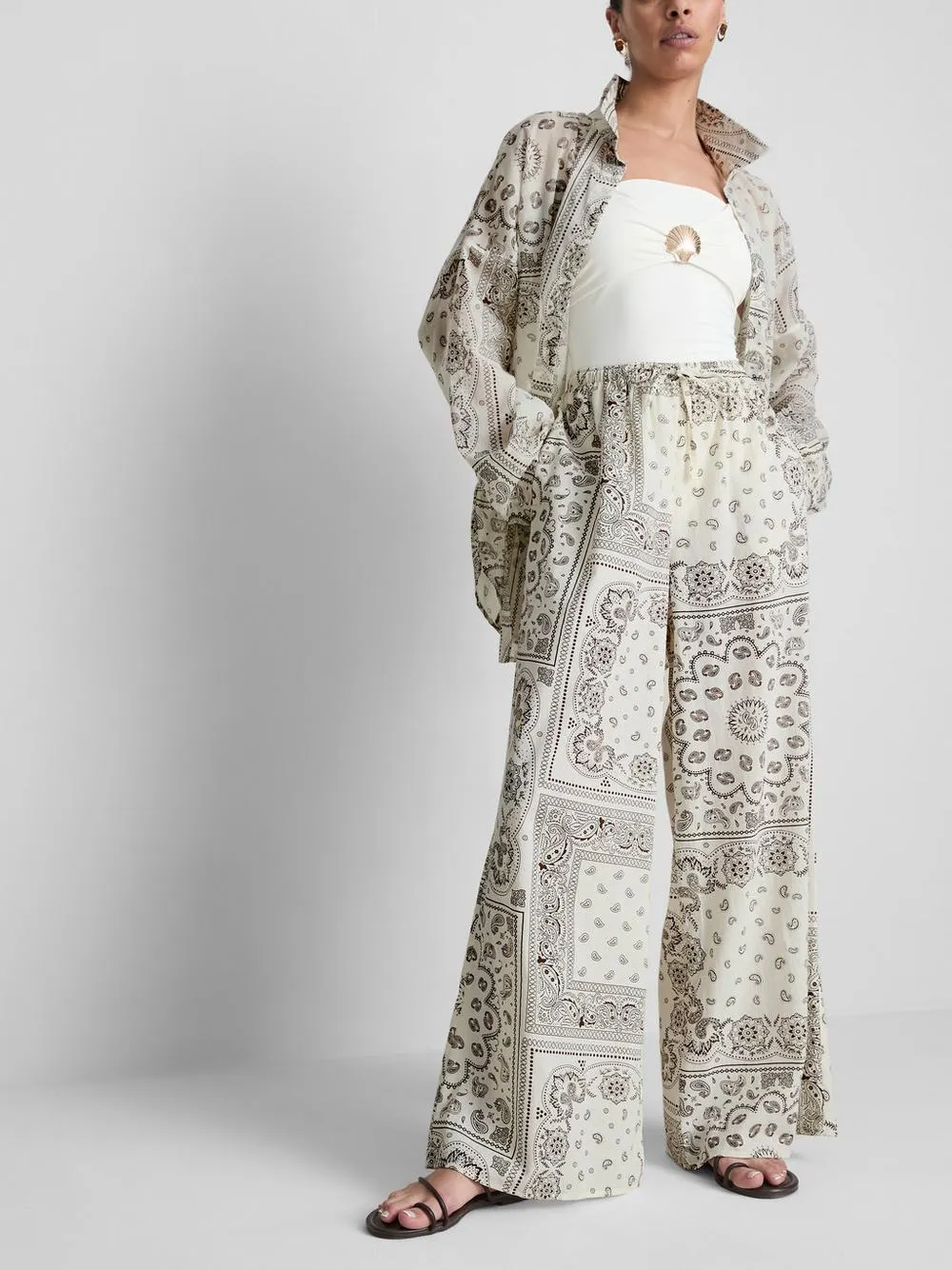 Pantalones playeros de pernera ancha estampados