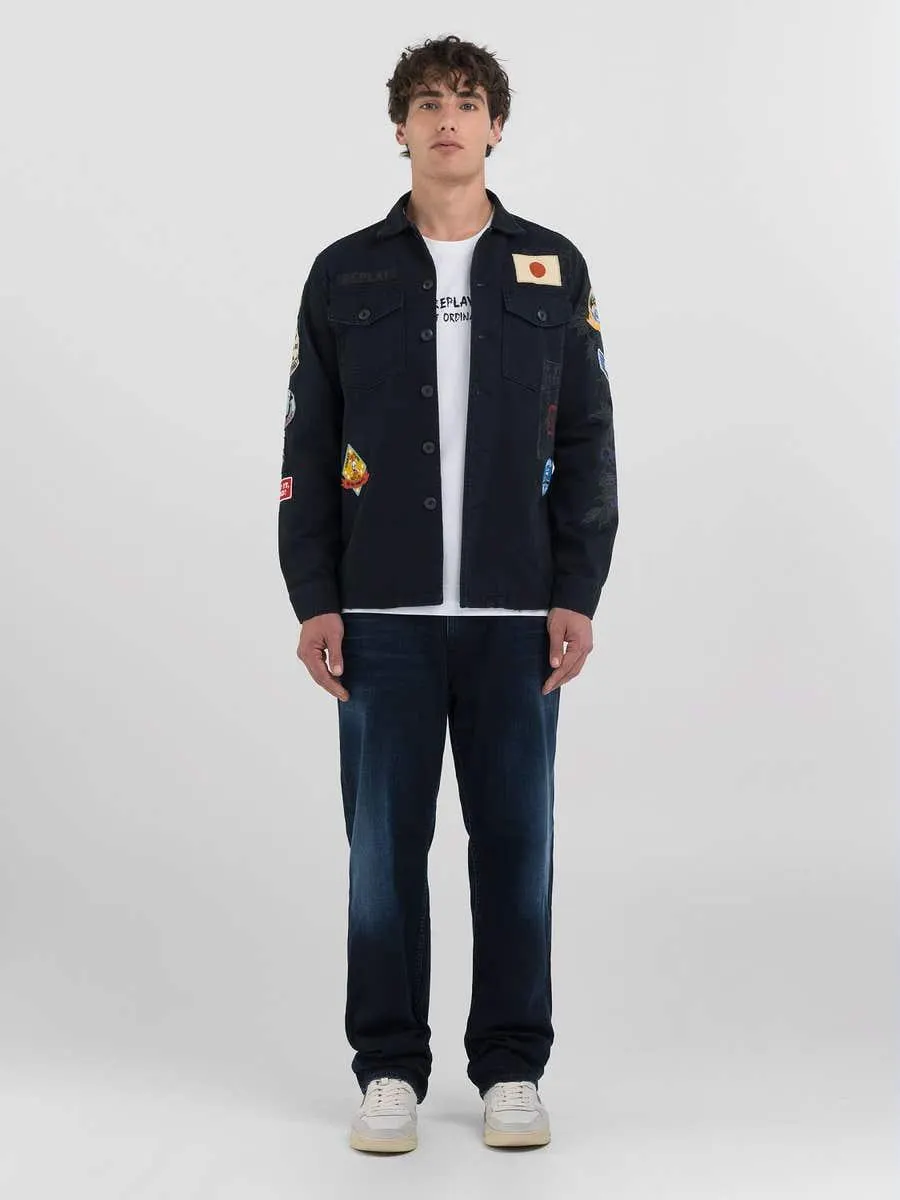 Sobrecamisa con estampado y parche por toda la prenda