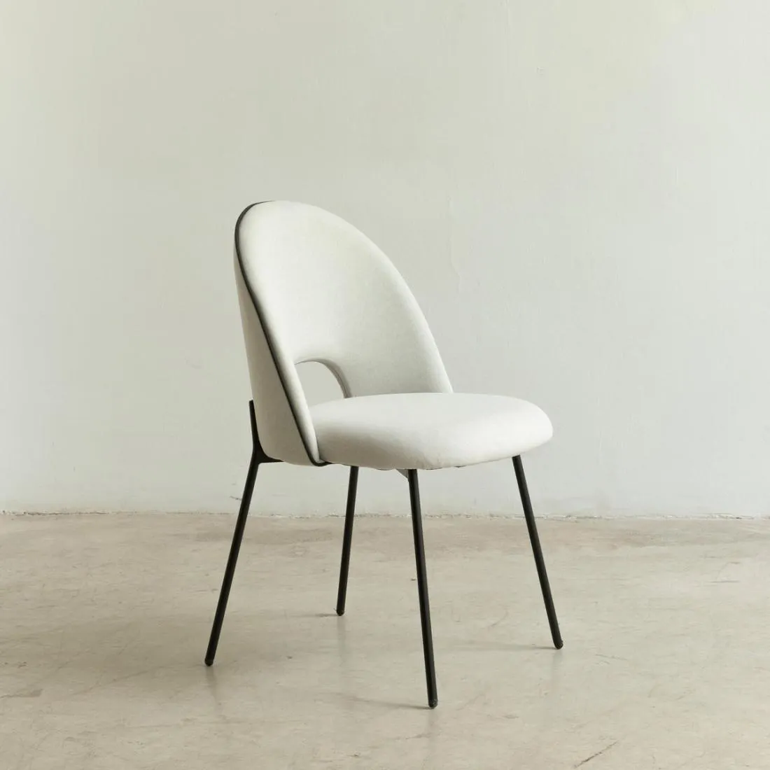 Silla tapizada beige