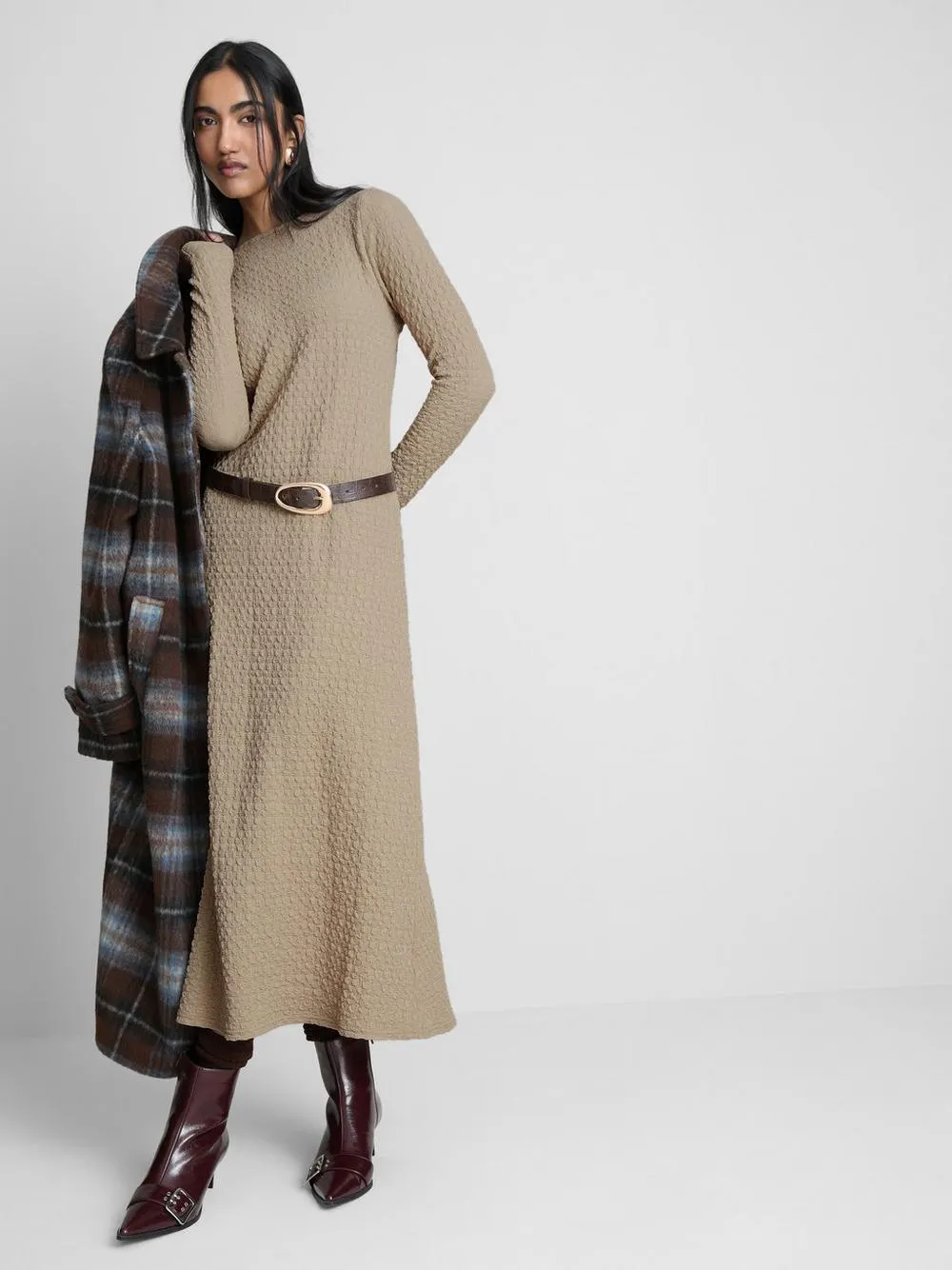 Vestido midi de manga larga texturizado