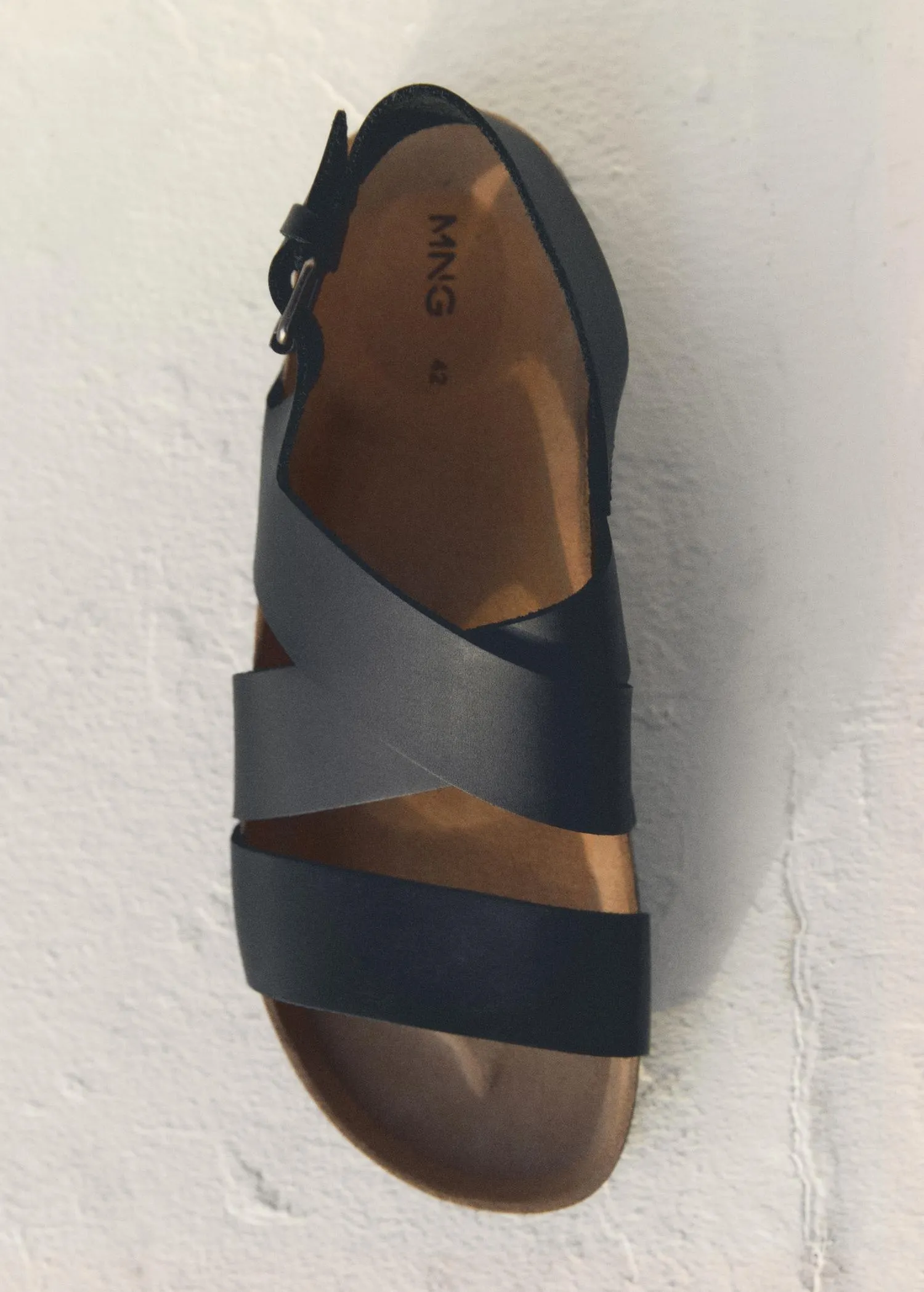 Sandalia cruzada hebilla piel