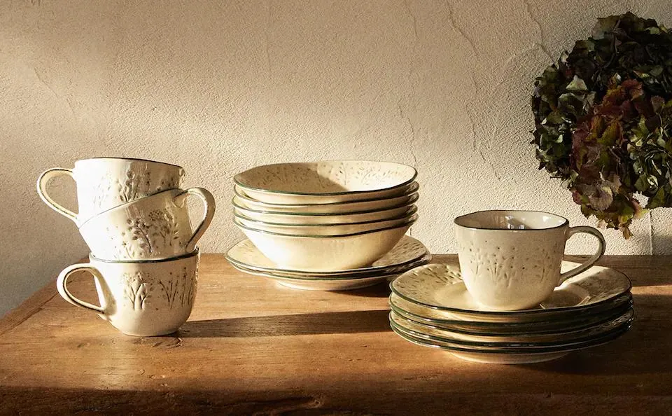 JUEGO DE VAJILLA RELIEVE FLORAL NAVIDAD