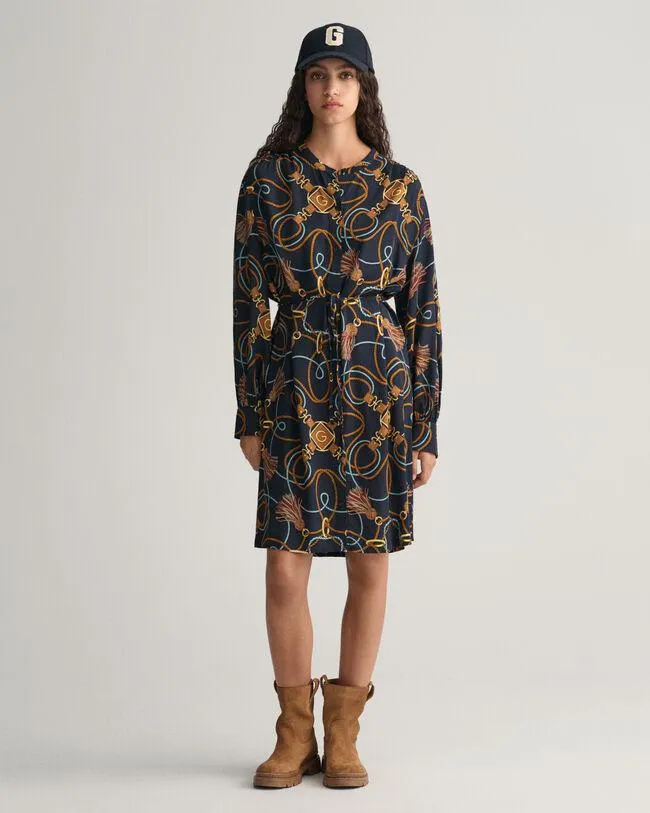 La modelo mide 176 cm y lleva la talla 36