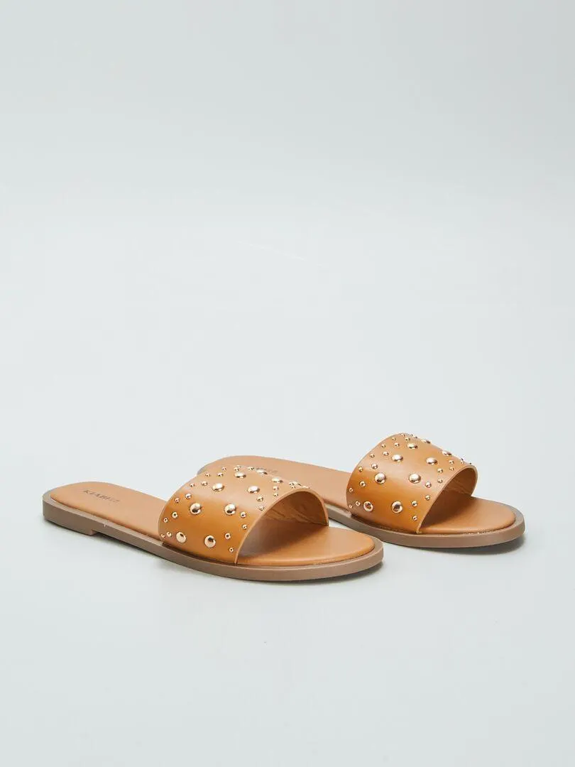 Mules planas con tachuelas - MARRON