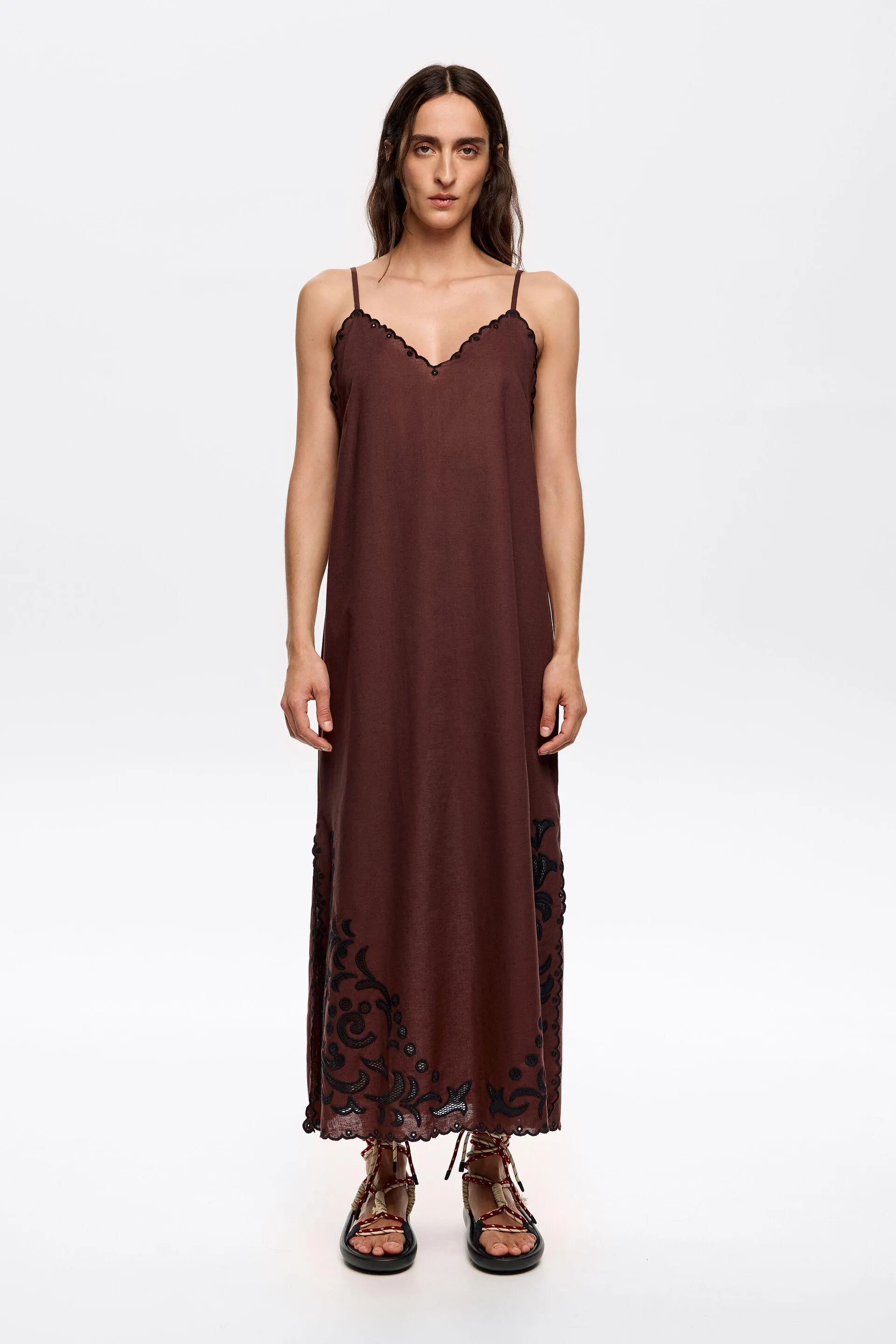 Vestido lino bordado marrón oscuro