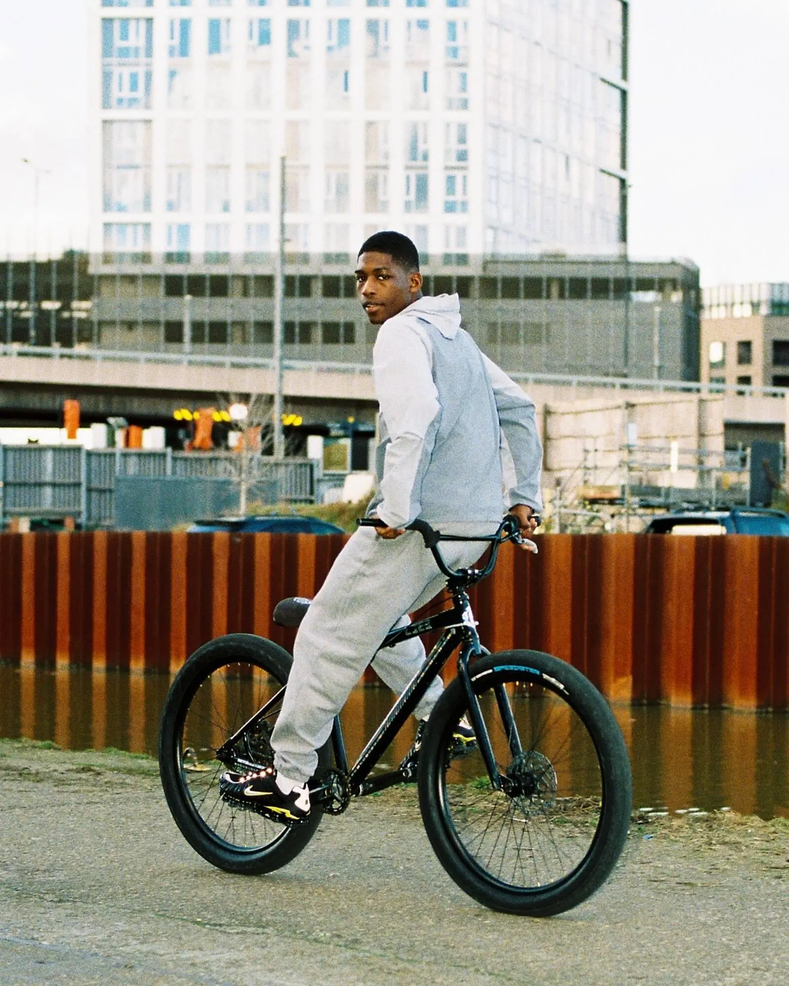 Catálogo de Folleto Foot Locker 11 de marzo al 10 de mayo 2025 - Página 3