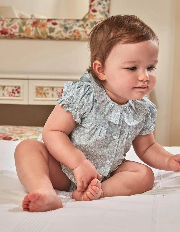 Pijama de florecitas azul claro