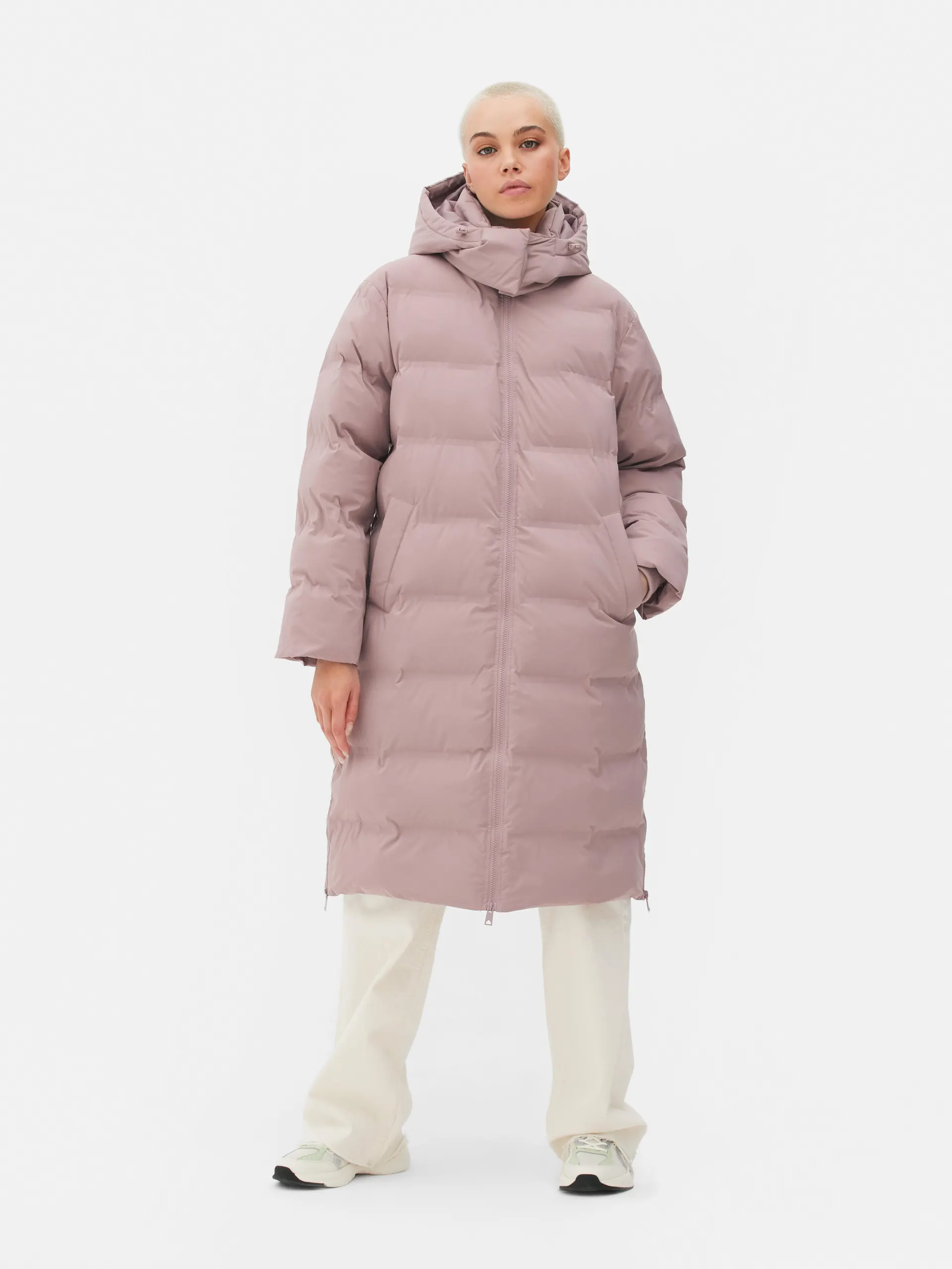 Chaqueta acolchada larga con capucha