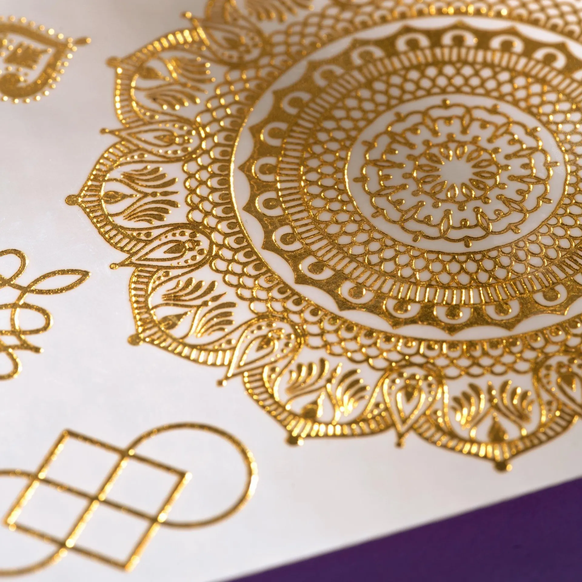 Tatuajes corporales GOLDEN DAYS ahead