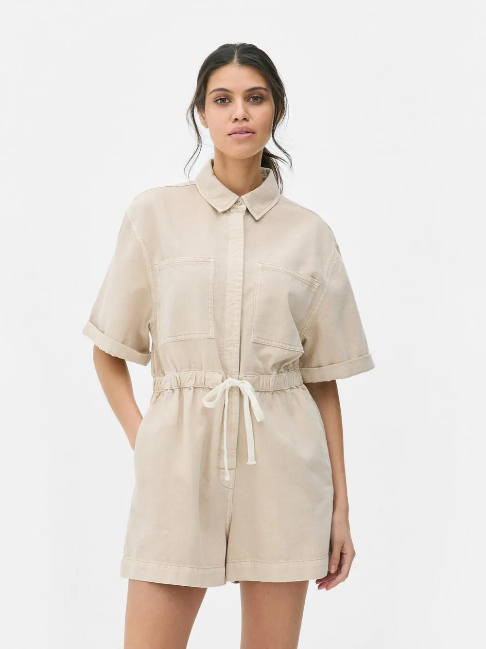 Tuta corta utility con laccio in vita