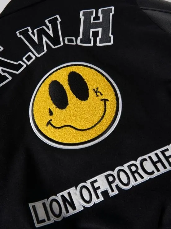 Cazadora bomber con emblemas y bordados de Lion x Killa