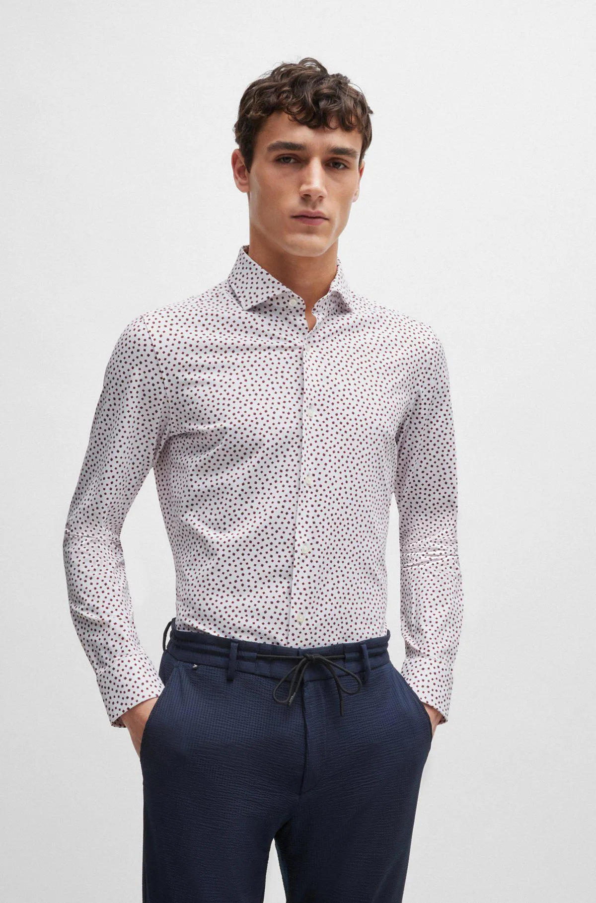 Camisa slim fit de tejido elástico técnico estampado