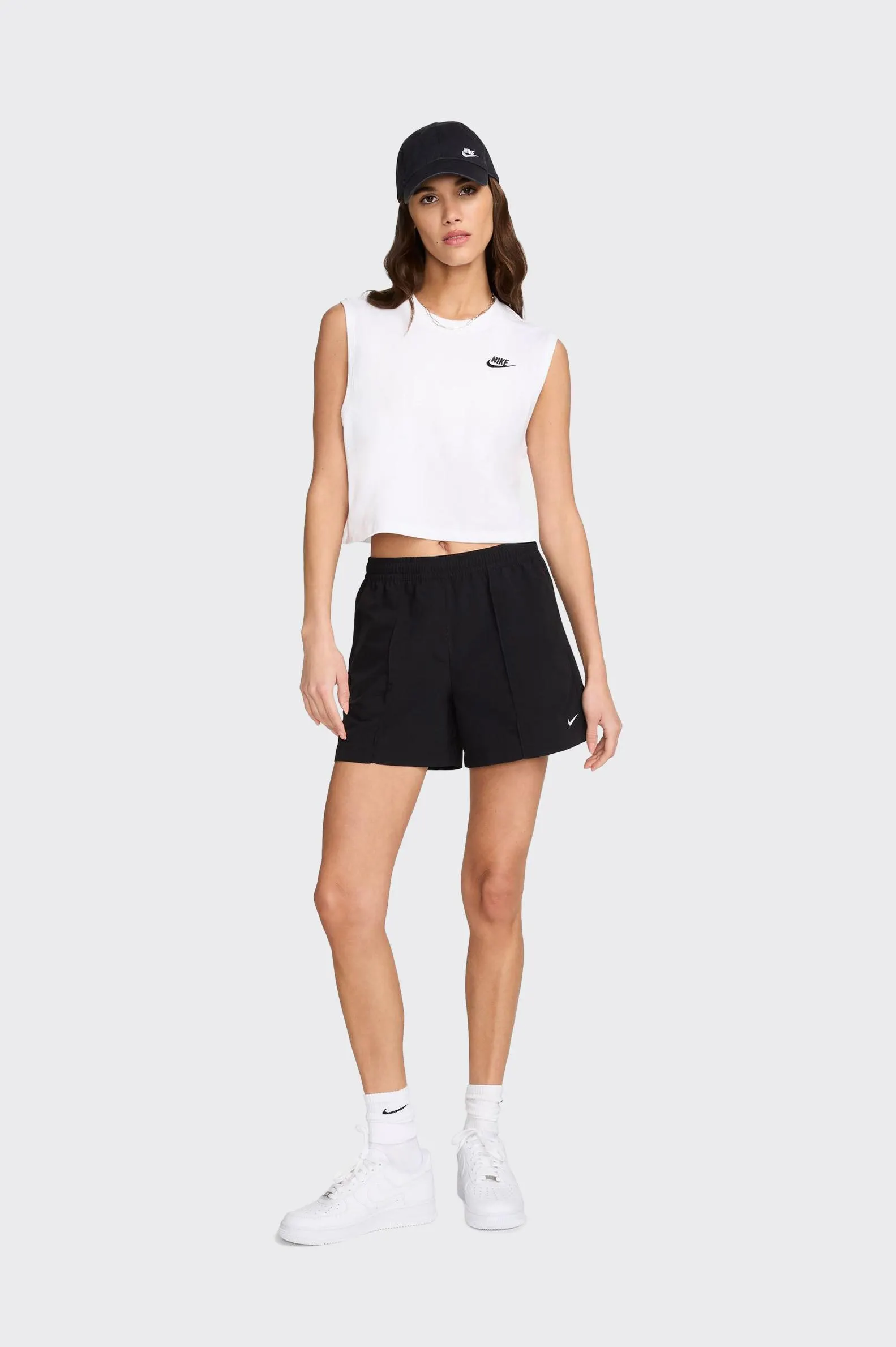 CAMISETA Nike SPORTSWEAR CLUB CROPPED MUJER