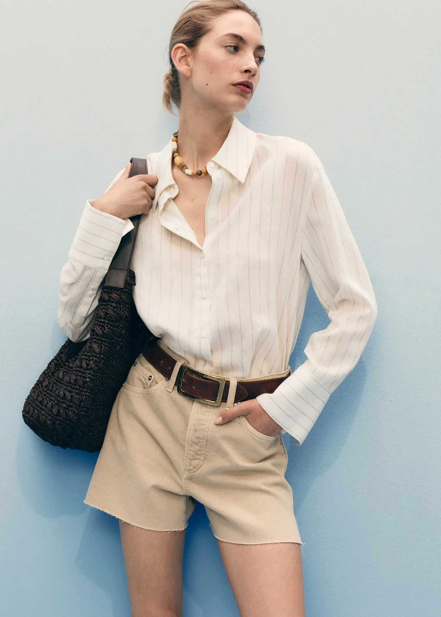 Shorts denim bajo deshilachado