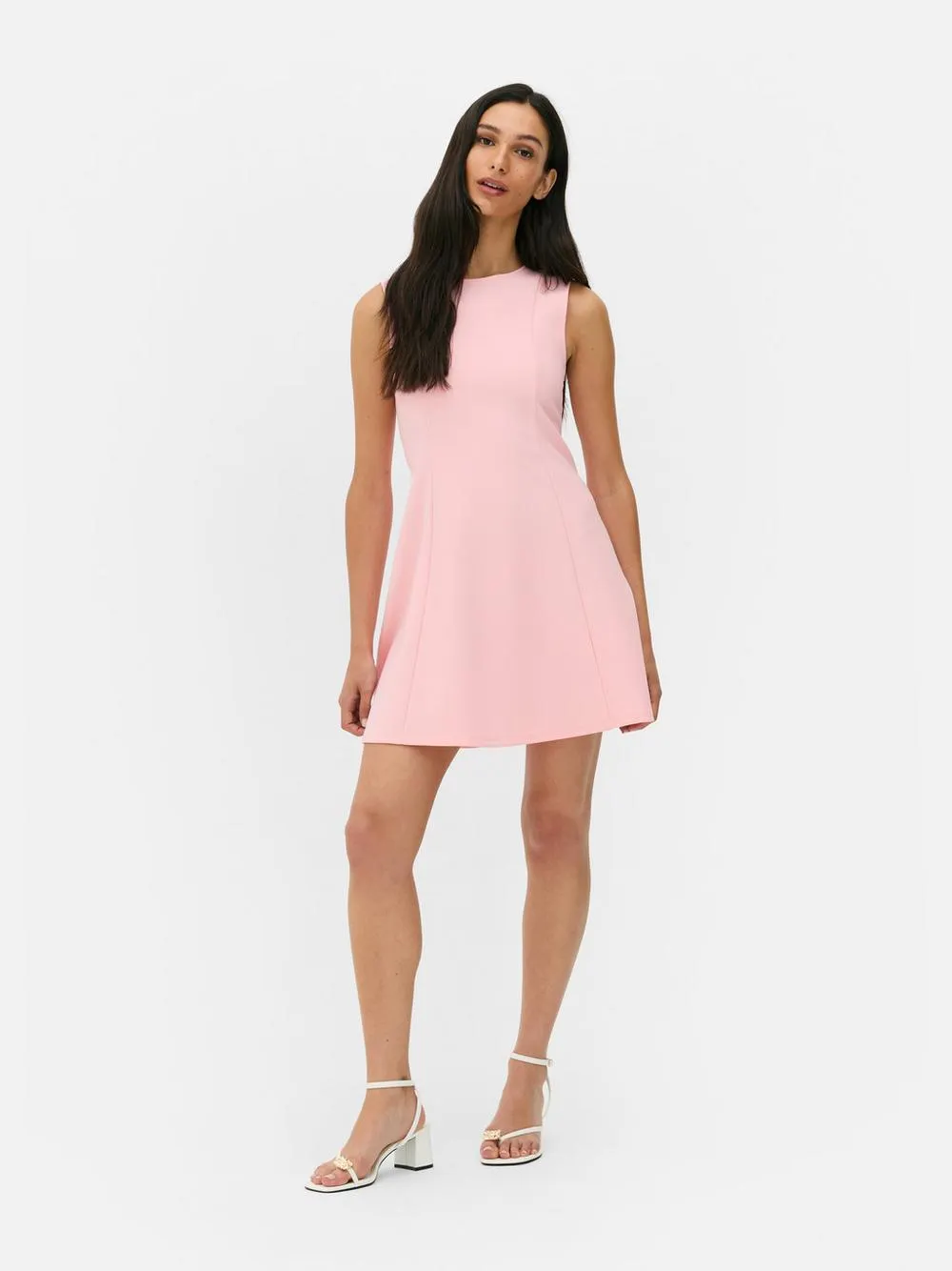 Vestido corto rectangular de crepé