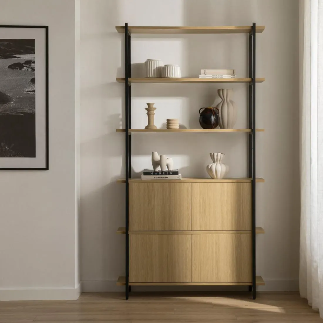 Estantería alta negra