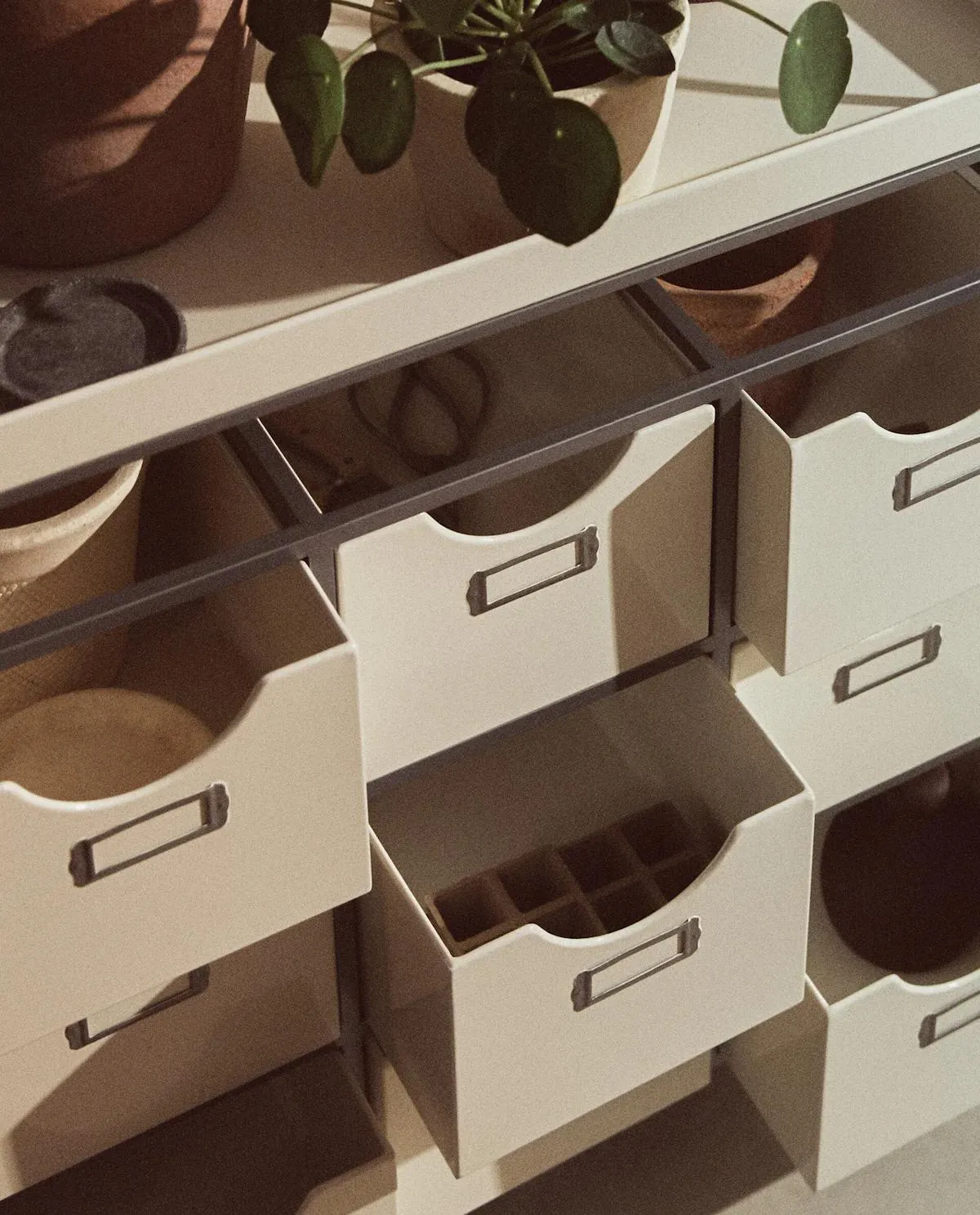 MUEBLE GALVANIZADO CON RUEDAS