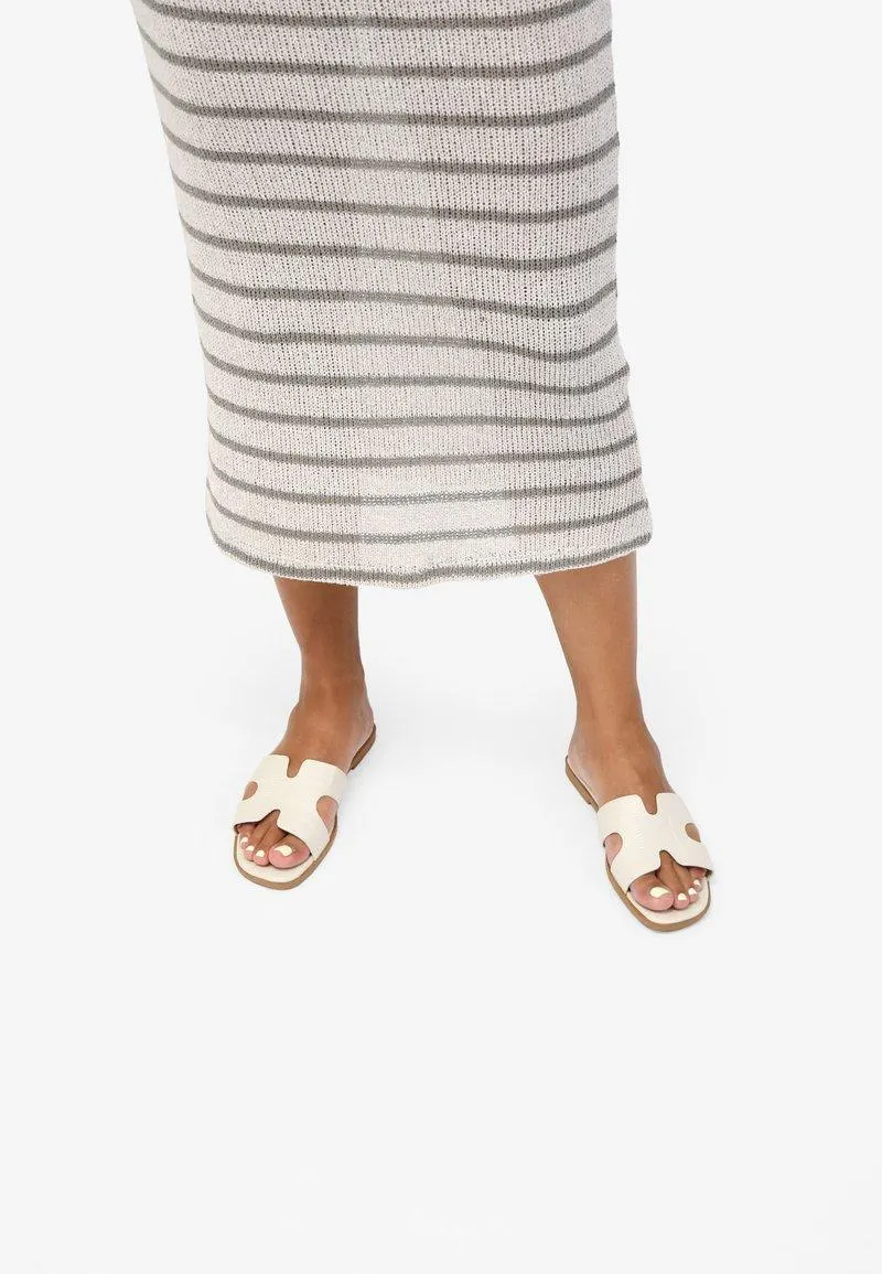 Sandalias planas - beige