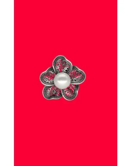 Anillo de perla Peregrina con filigrana en flor
