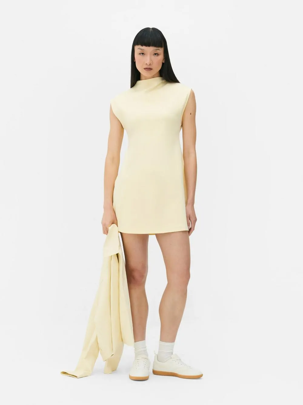 Minikleid mit Flügelärmeln