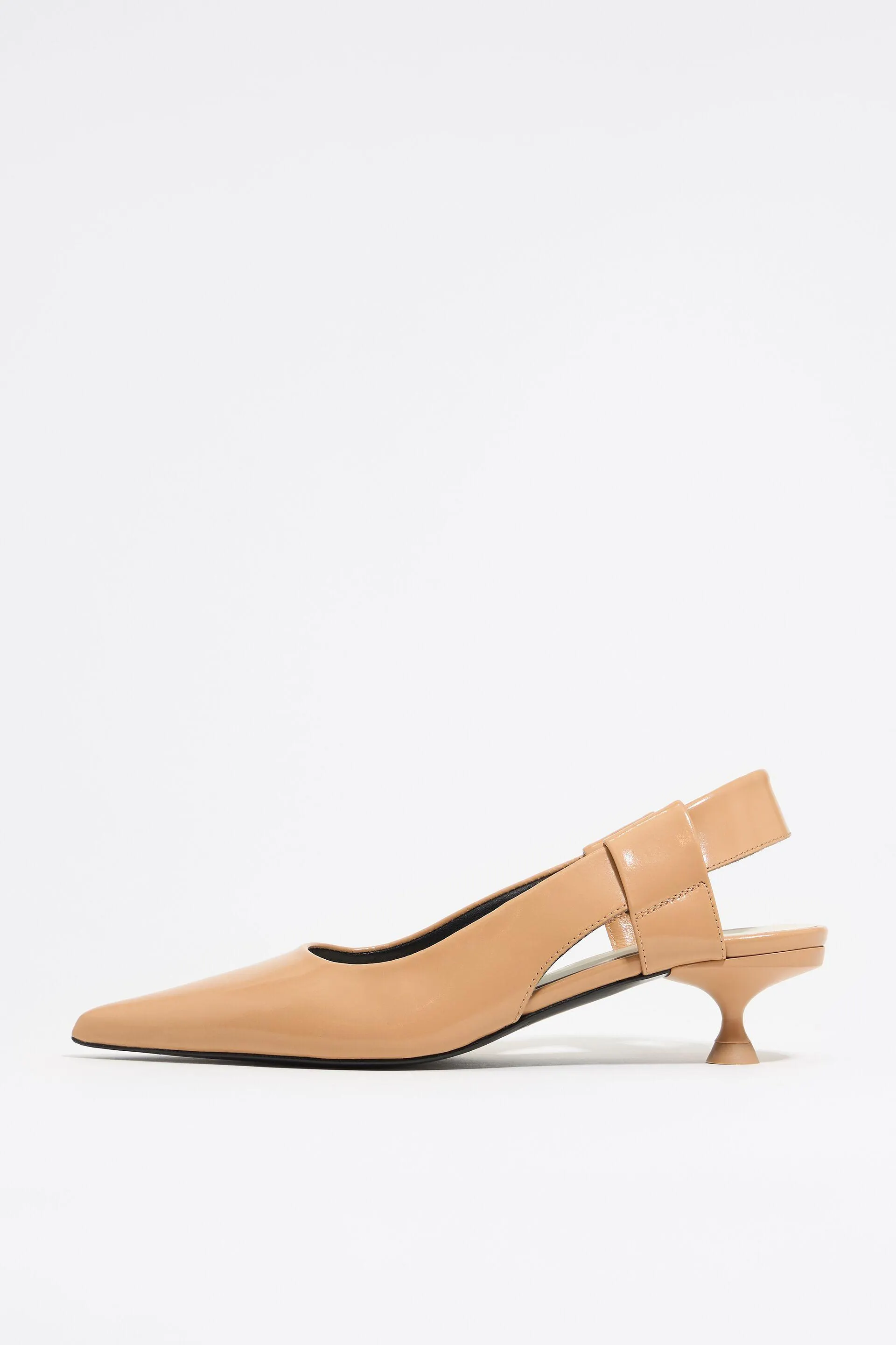 Salón salón destalonado piel almendra