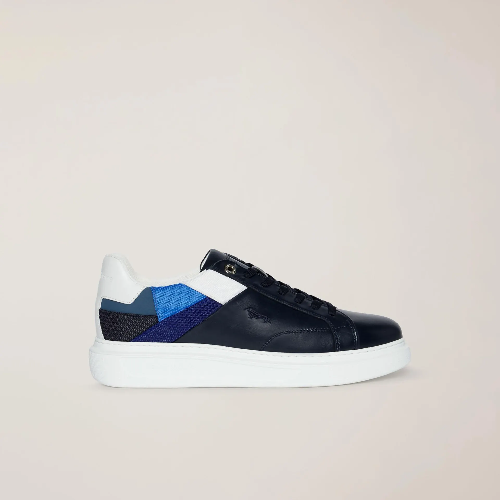 Zapatilla con diseño patchwork