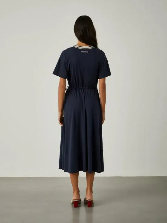 vestido de manga corta con cuello en V