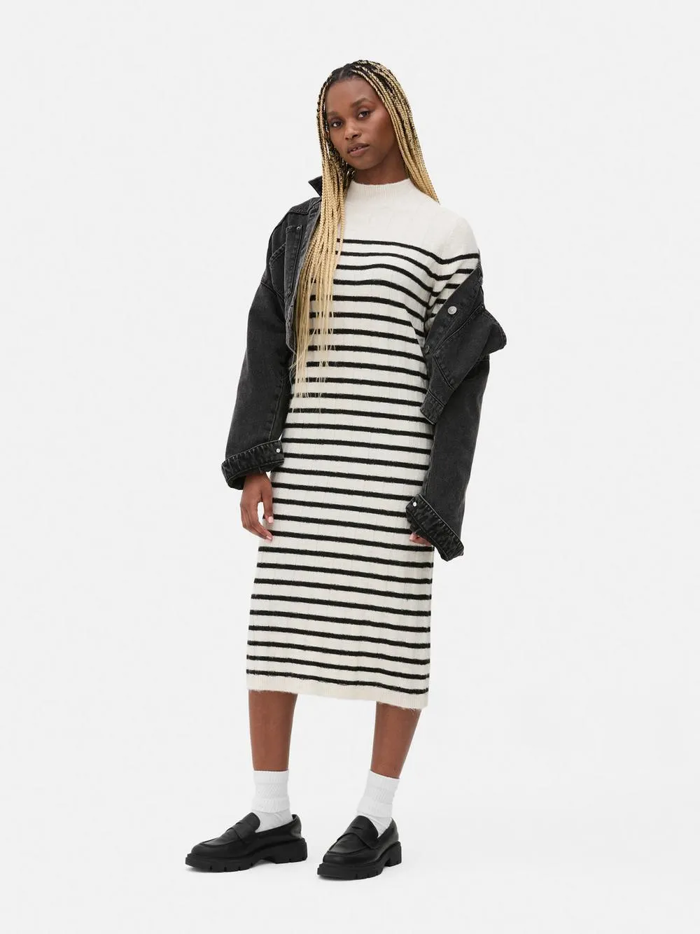 Žebrované midi šaty s rolákovým límcem