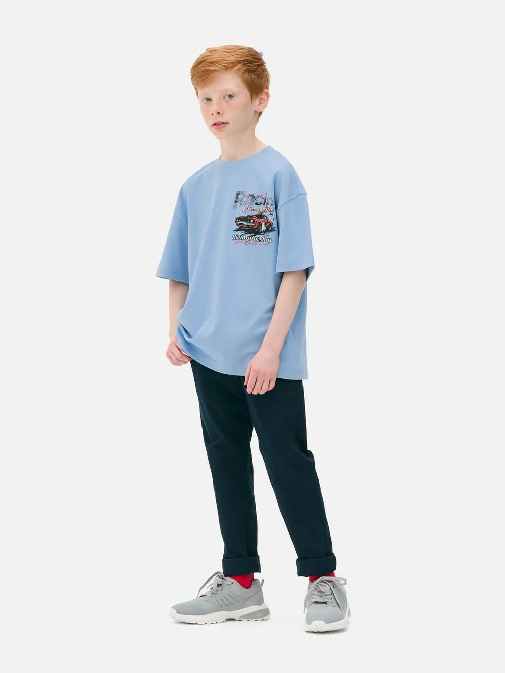 Camiseta con estampado gráfico de coche de carreras