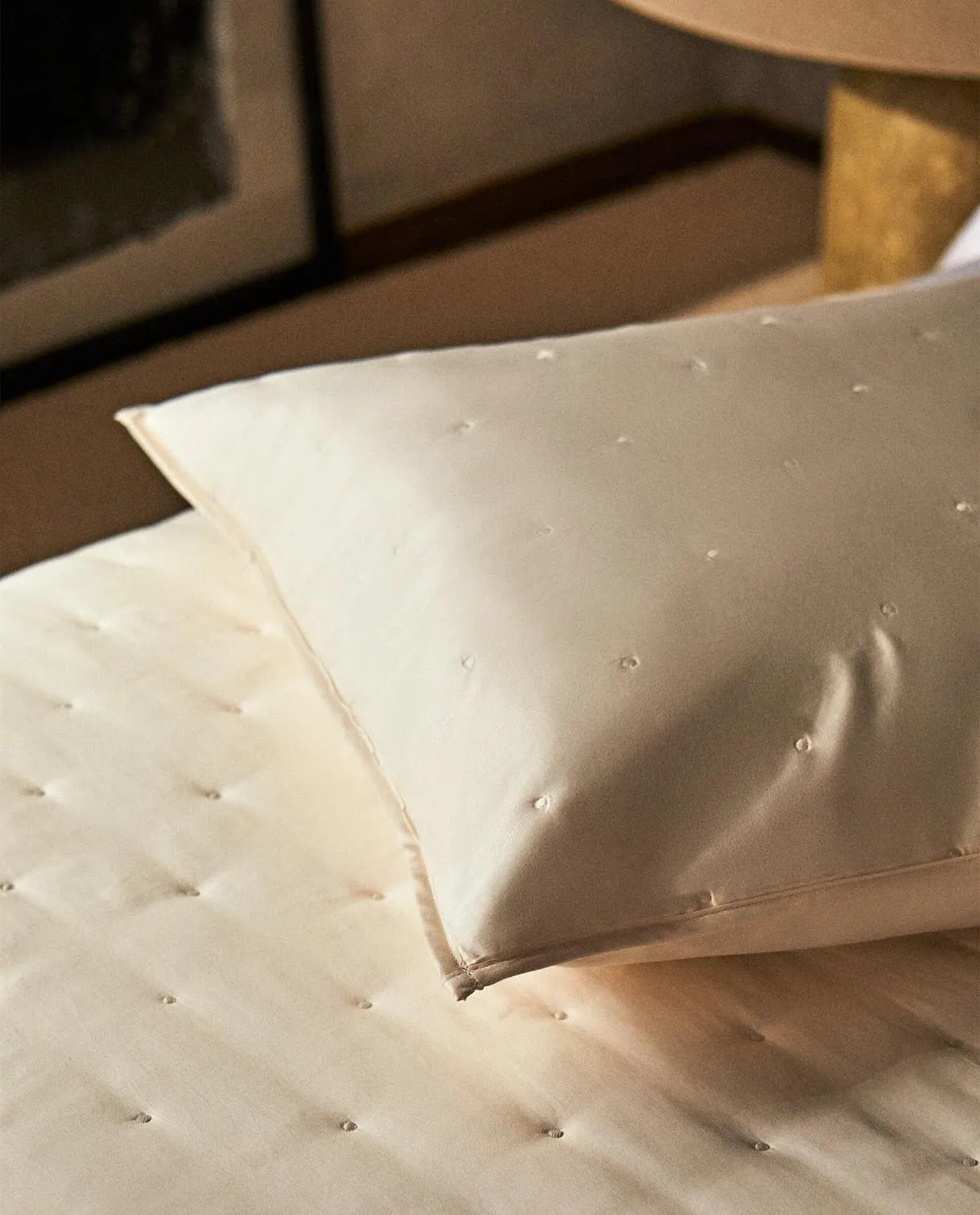 FUNDA DE COJÍN PUNTOS