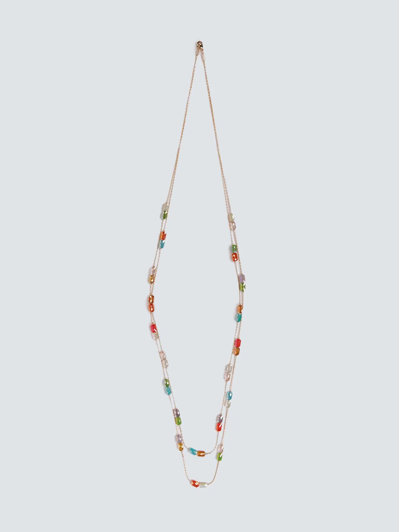 Collar largo con pedrería tallada