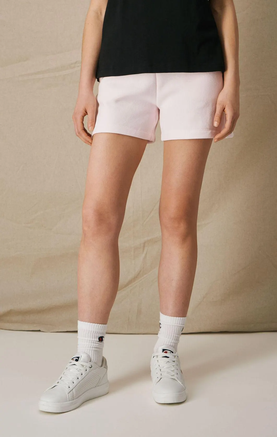 Rose Tane Pantalón corto Reverse Weave de estilo minimalista