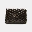 Bolso acolchado con bandolera de cadena