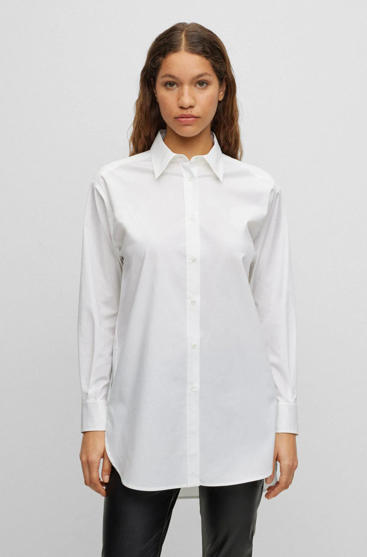 Blusa regular fit en popelín de algodón elástico