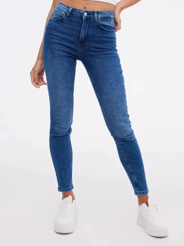 Jeans skinny básicos de tiro medio