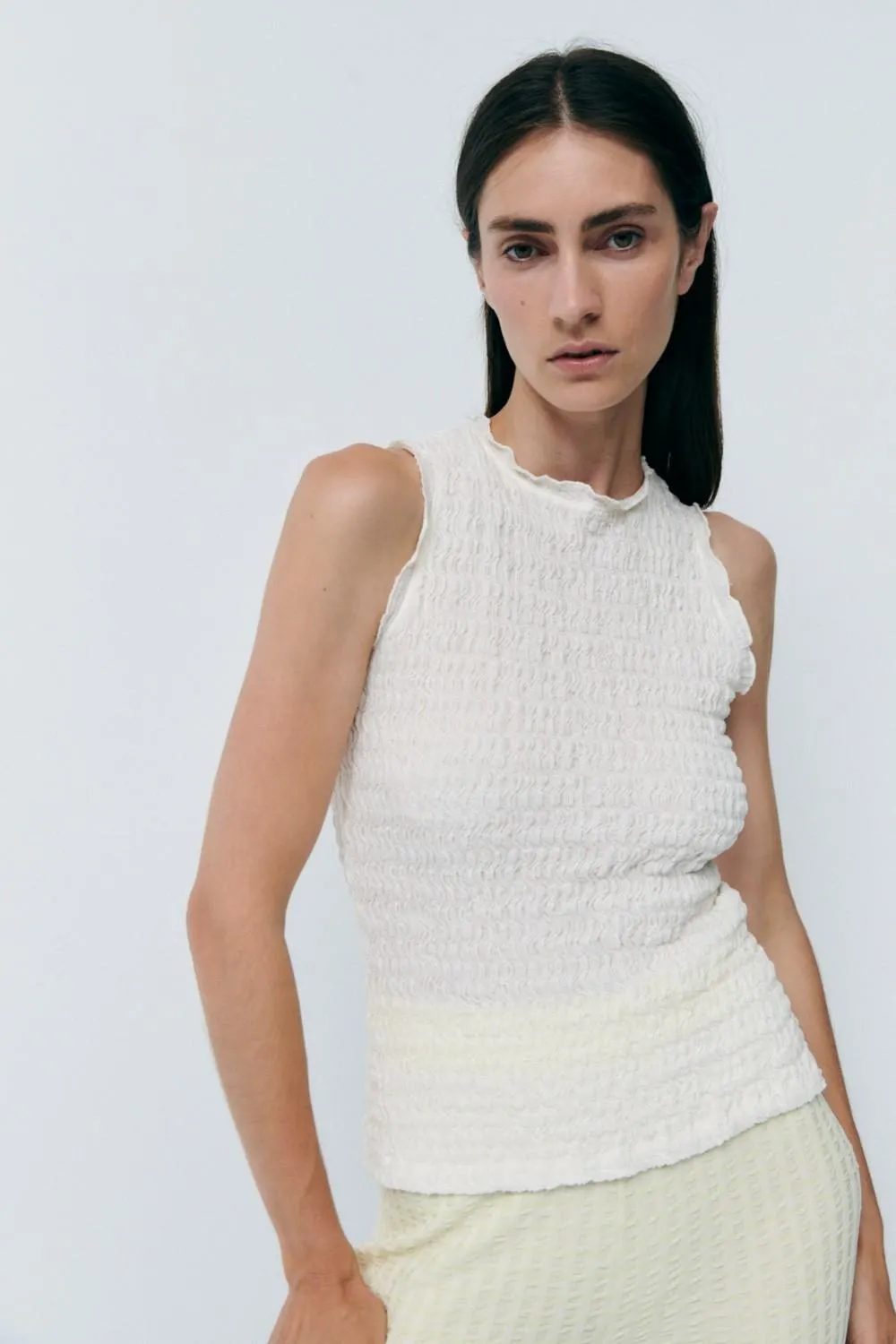 Top sin mangas con relieve