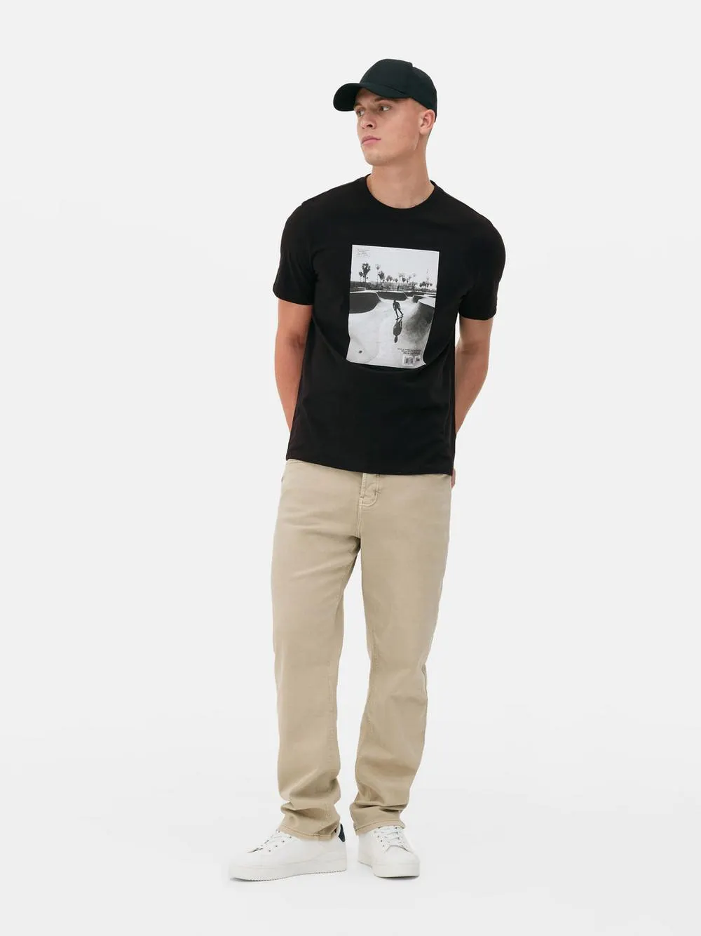 Camiseta con gráfico de skate