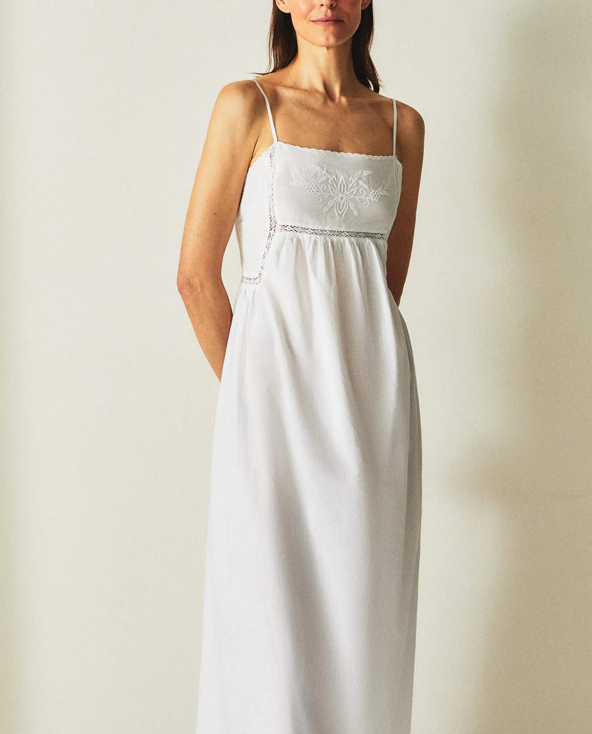 CAMISÓN BORDADOS FLOR