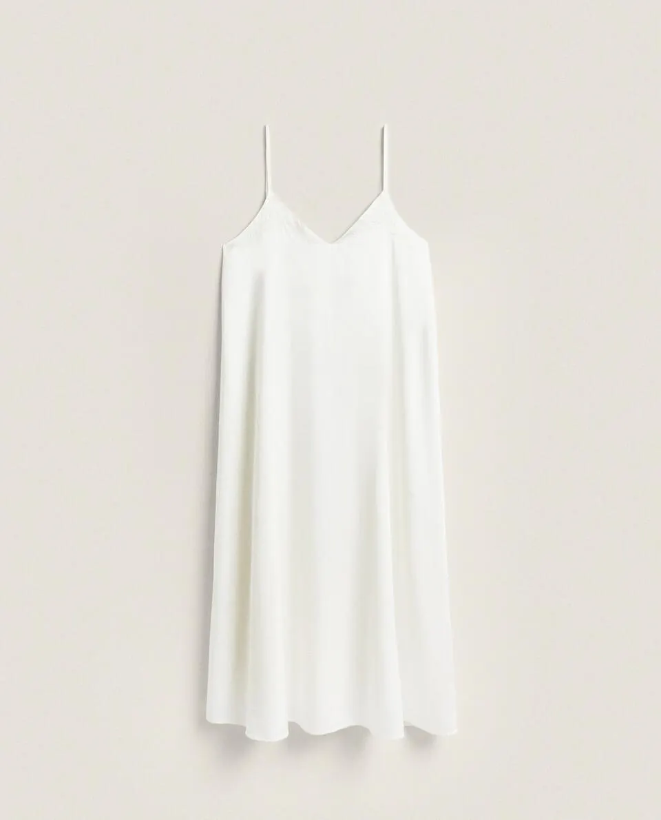 CAMISÓN SATÉN BORDADOS