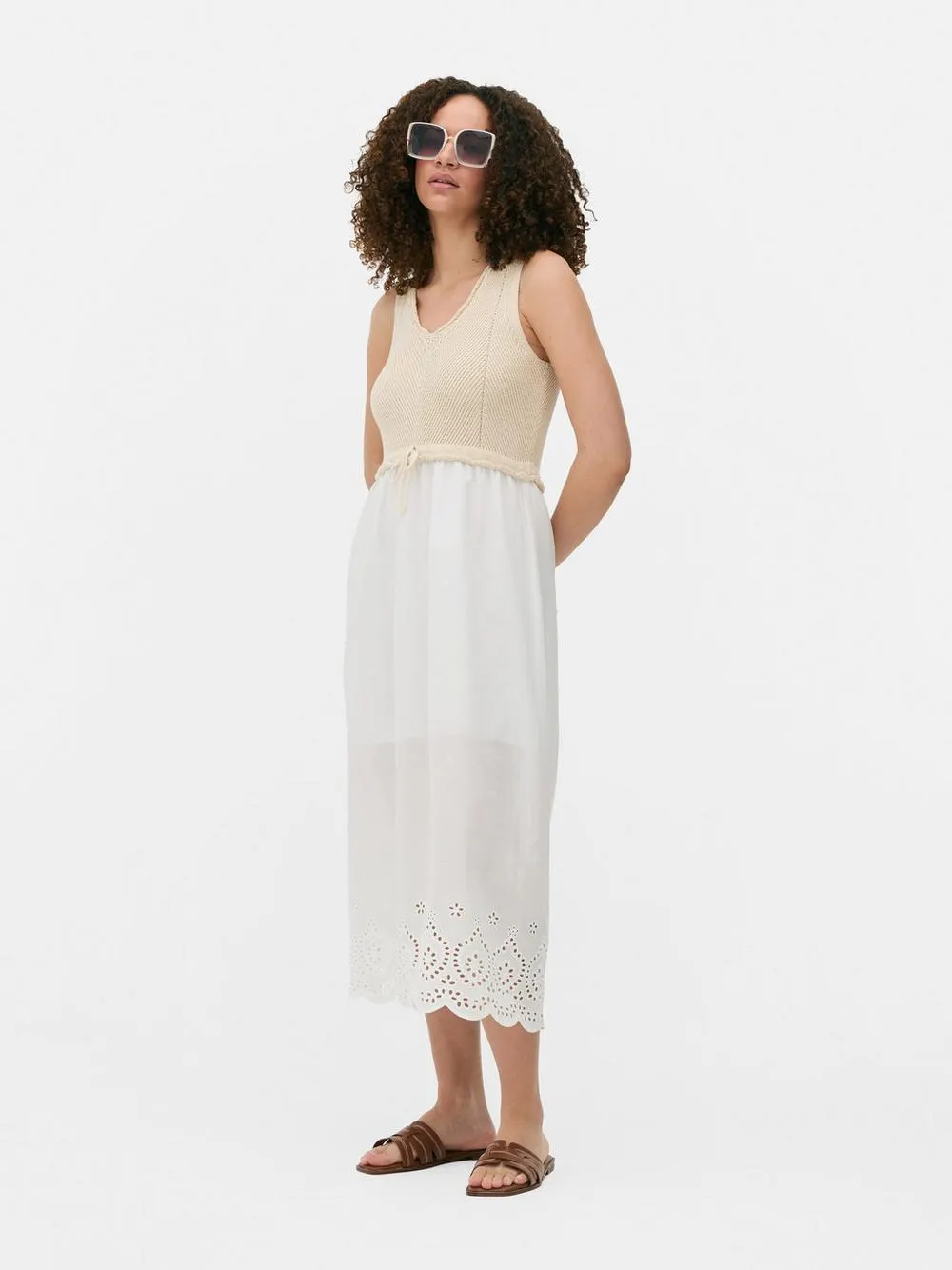 Maxikleid mit Lochstickerei