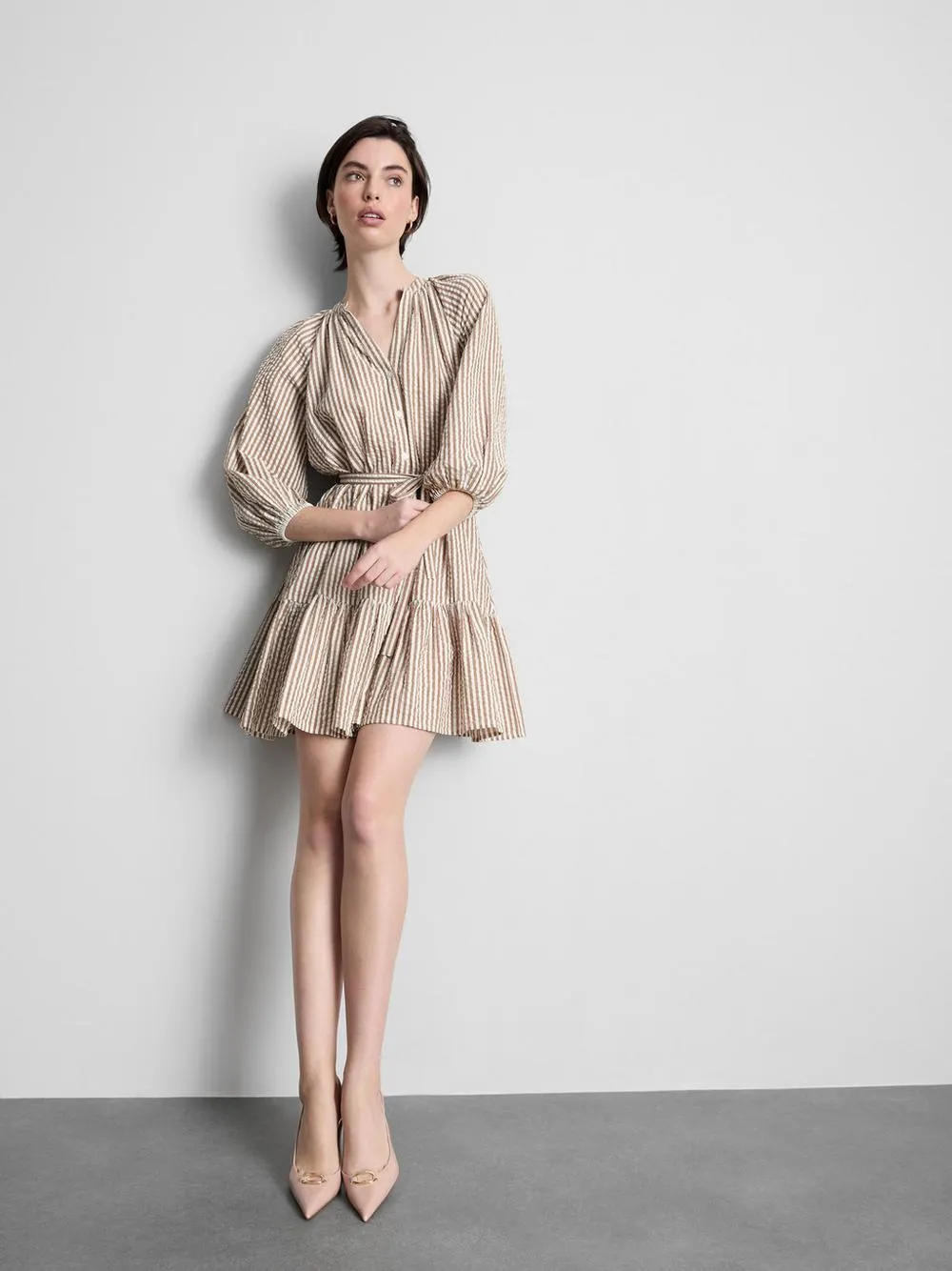 Vestido corto con mangas abombadas