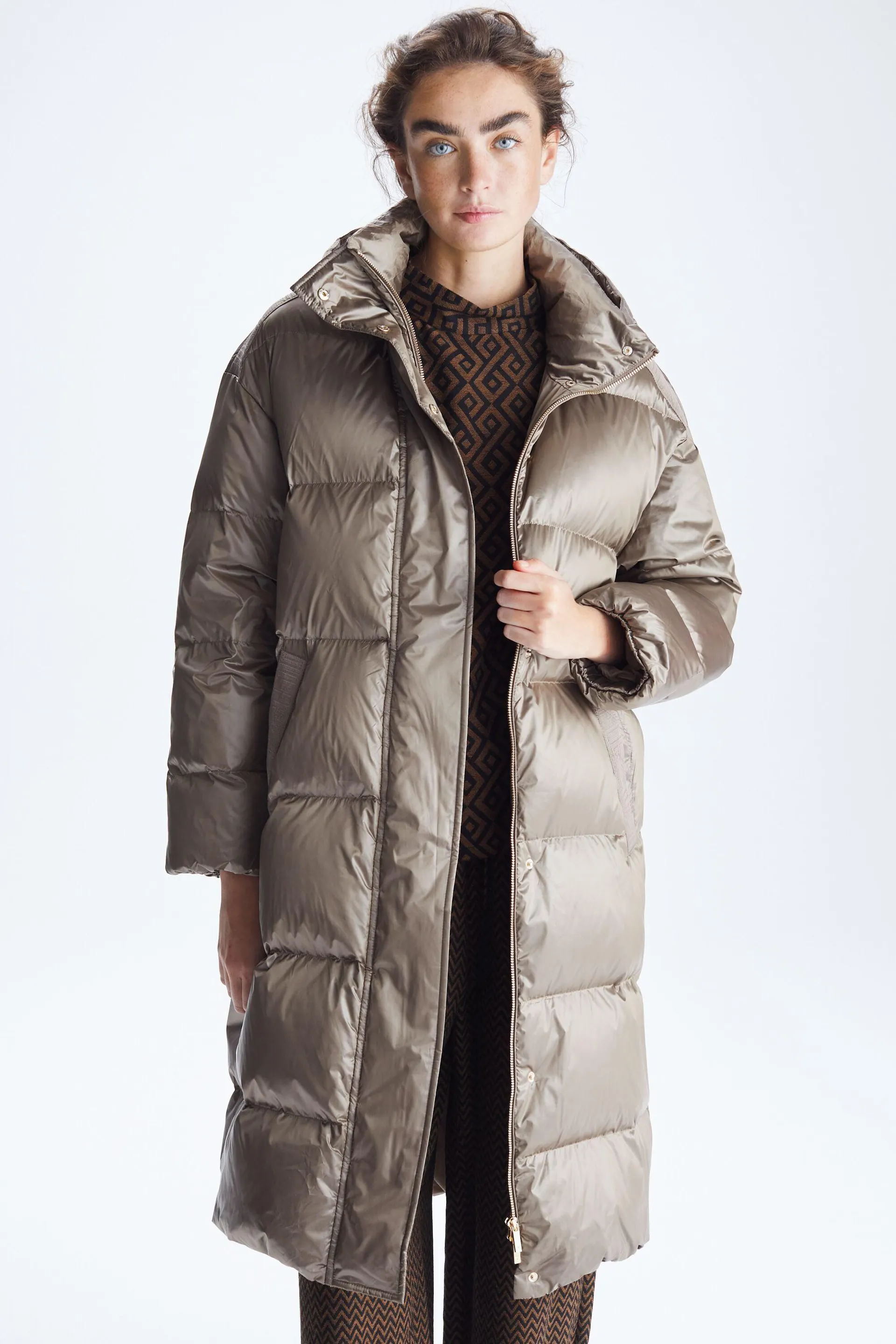 Chaquetón largo nylon acolchado plumas