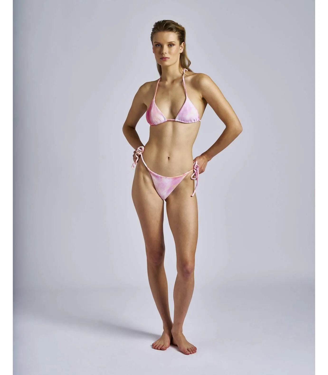 Bikini cortina con tintura tye dye color rosa